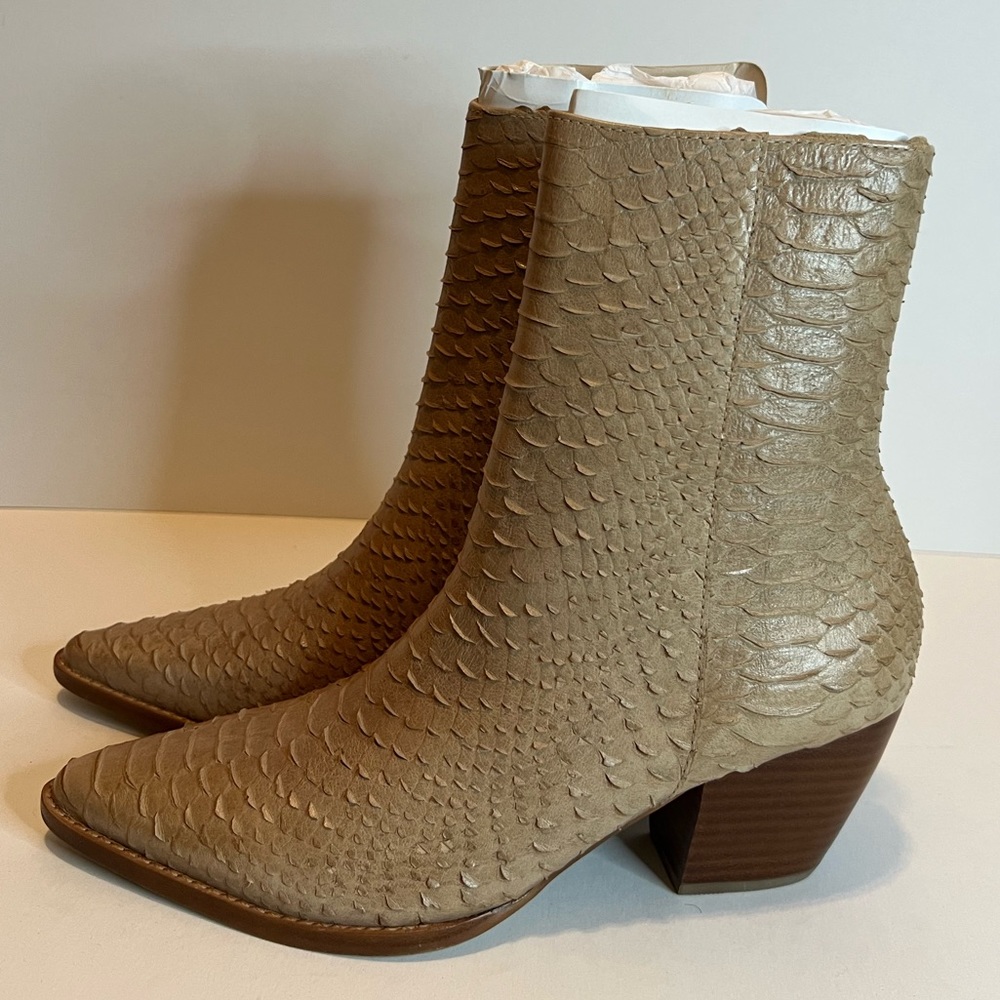 Matisse Caty Boot in Tan Snakeskin in Size 7.5 Western Chic